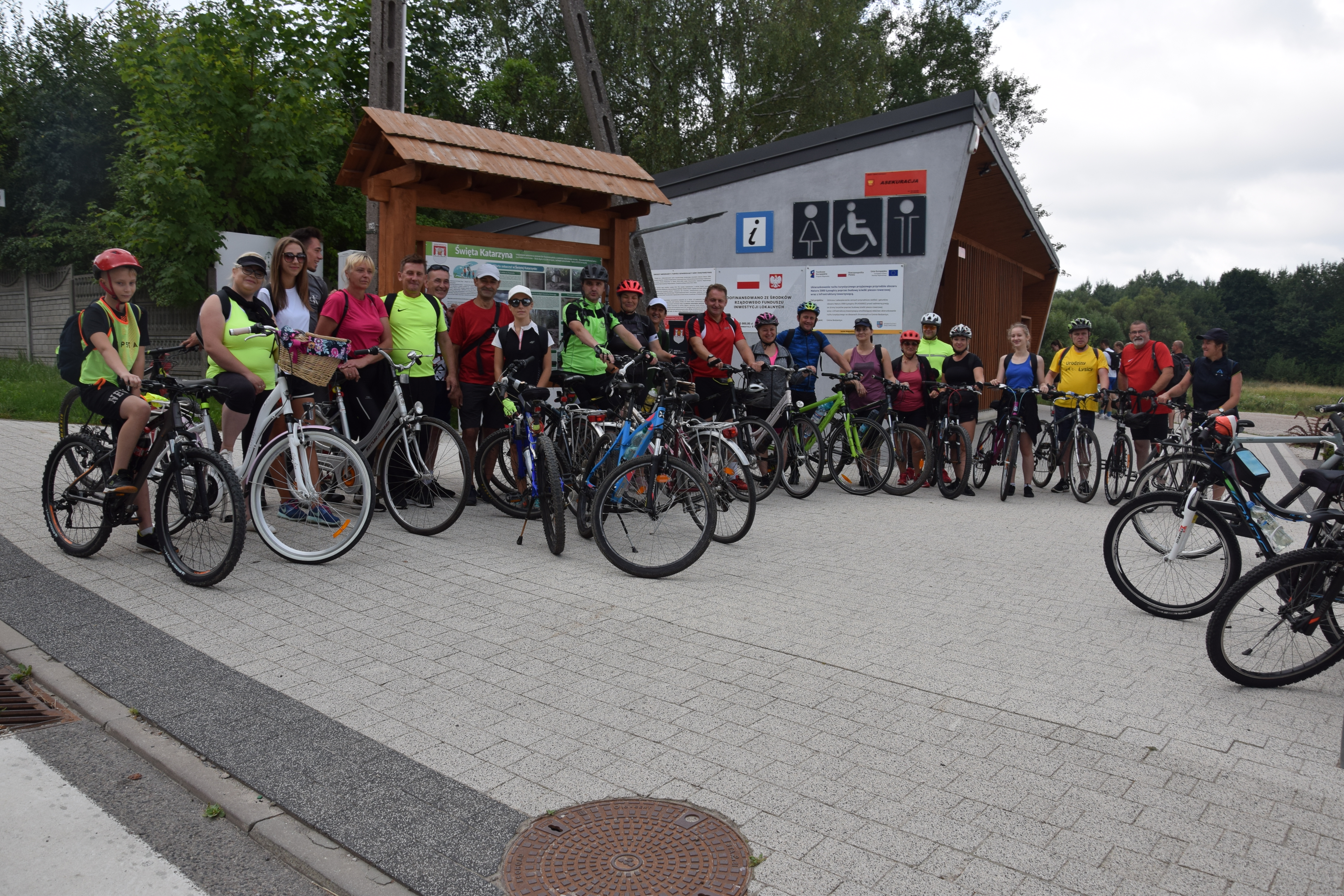 Rajd rowerowy z okazji Urodzin Łysicy przejechał przez gminę Bodzentyn